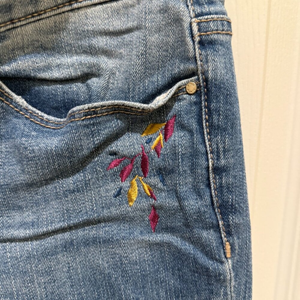 Women’s Size 12 Slim Crop Jeans – Embroidered Floral Design - Picture 4 of 6